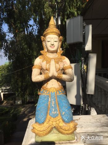 泰国清迈双龙寺，是非常值得一去的景点，寺建在山上