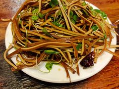 香椿苗拌豆腐丝-前门故事烤鸭店(十里河店)