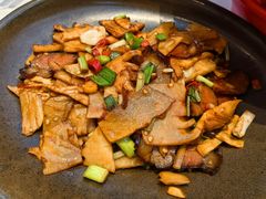 -阿瓦山寨·湘菜现炒·剁椒鱼头王(咸阳总店)