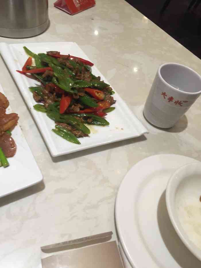 我之前在天虹上班经常在楼上吃,上面有一家李家小厨还不错,味道很好.