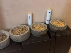 -灸春堂·艾灸·痛症·整脊连锁(之江银泰店)