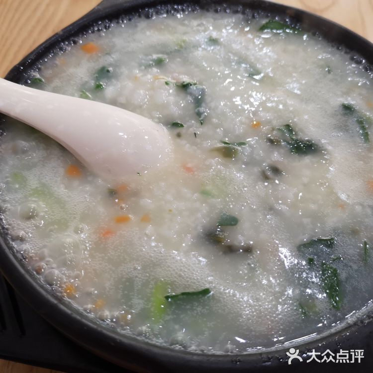 根据加盟店的菜单有一种全家福包，里面啥都有