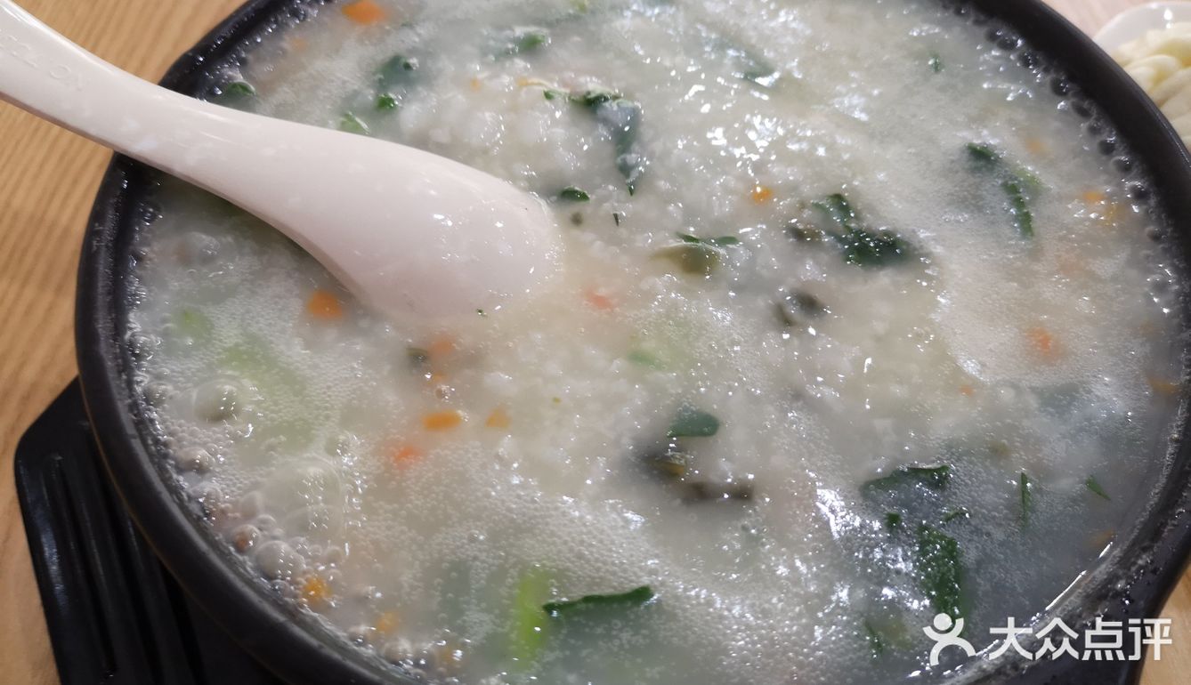 根据加盟店的菜单有一种全家福包，里面啥都有