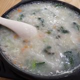 根据加盟店的菜单有一种全家福包，里面啥都有