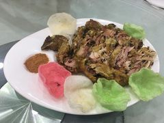 -忆江南酒店(交通大学咸宁路地铁站店)