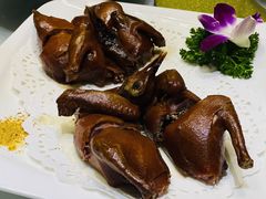 玻璃脆皮乳鸽-胡记饭店(保工街店)