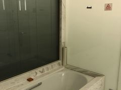 -上海滴水湖皇冠假日酒店