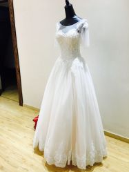-觅白婚纱礼服馆