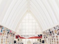 -钟书阁(松江泰晤士小镇店)