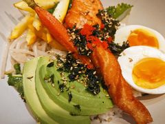 三文鱼牛油果饭-théATRE茶聚场·餐厅(环球金融中心店)