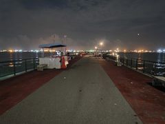 -东海岸人工湖美食村