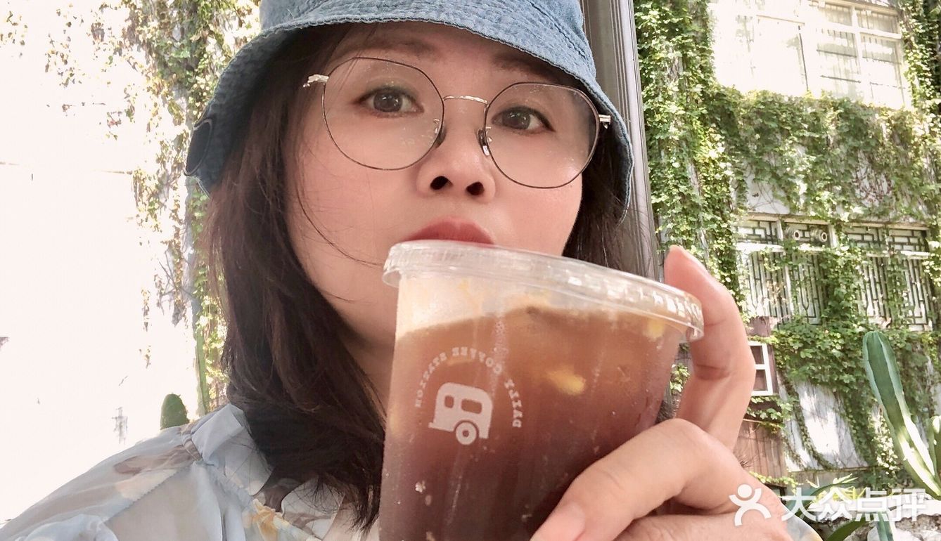 广州探店 ｜ 创意园里藏着非网红的银色咖啡车