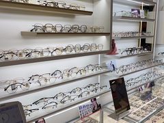 -美式眼镜·授权蔡司.依视路.尼康.豪雅.明月(南翔印象城店)