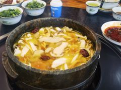 -南渝食府.墨脱石锅松茸鸡