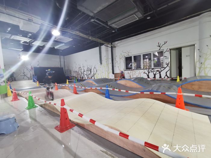 平衡觉醒儿童平衡车俱乐部图片