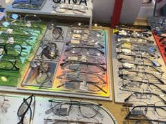 -天空之镜眼镜店蔡司依视路配镜授权零售店(望京颐堤港店)