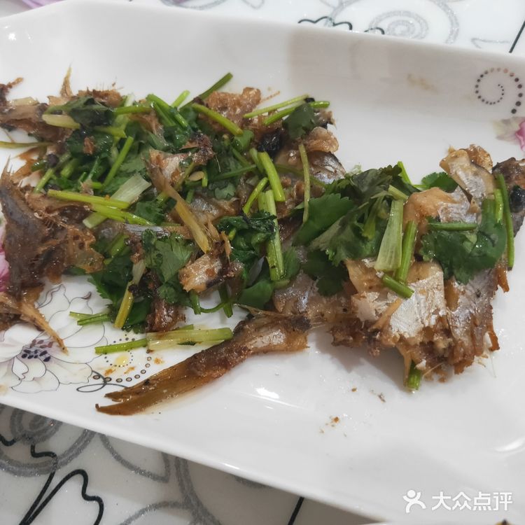 家常菜（木耳炒肉、豆豉油麦菜)）