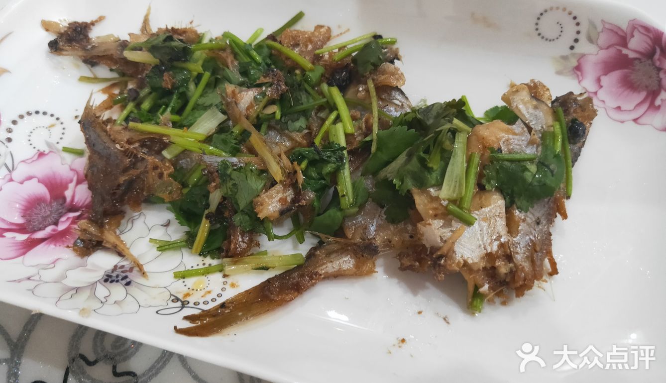 家常菜（木耳炒肉、豆豉油麦菜)）