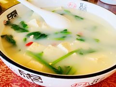 纹蛤豆腐汤-地方名吃海鲜大馅蒸饺(北戴河店)