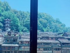 -临江餐馆二楼美食部落