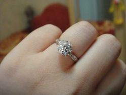 奶油小番茄-自己拍的-威德钻石-克拉钻大本营(南京东路店)