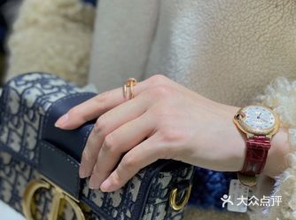 女孩子嘛都喜欢好看的包包手表什么的 我也不例外 平时