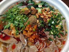 -爆炸头阿姨小四川正宗川味小吃(无任何分店)