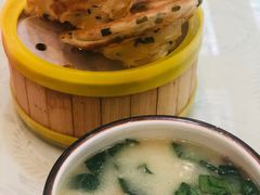 -鹊华居·地道鲁菜·海鲜·融合味(大明湖店)