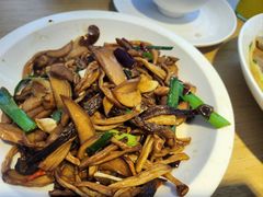 -关东小磨东北菜(上海长风大悦城店)