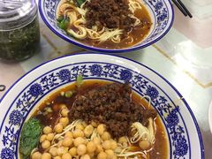 -渝之汇牛肉豌杂面