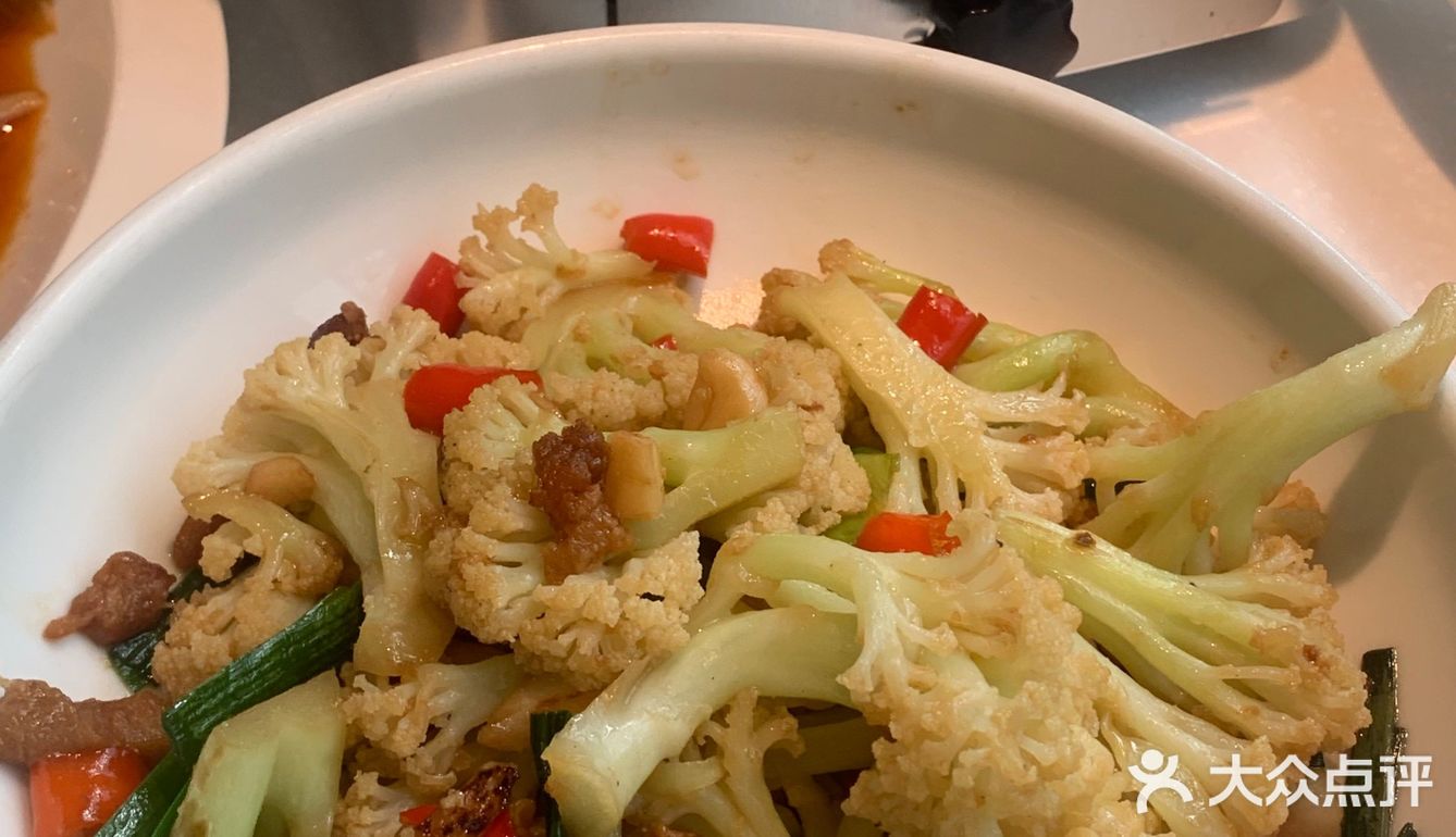 味道炒鸡正宗！里面的料也很多，牛肉炒鸡大片！