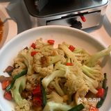 味道炒鸡正宗！里面的料也很多，牛肉炒鸡大片！