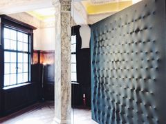-Nathalie Djurberg与Hans Berg“牛皮纸包裹的月亮”-Prada荣宅当季展览