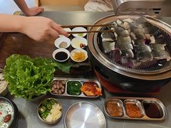 -围炉肉舍•炭烤活鳗•丹东海鲜烤肉(步行街店)