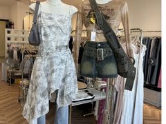 -眷顾自助服装工作室(中南金石国际广场A座店)