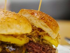 烤菠萝牛肉汉堡-HELLO 27 意面·沙拉·帕尼尼