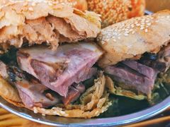 烧饼夹肘子肉-昌顺马记小吃店(昌盛园店)