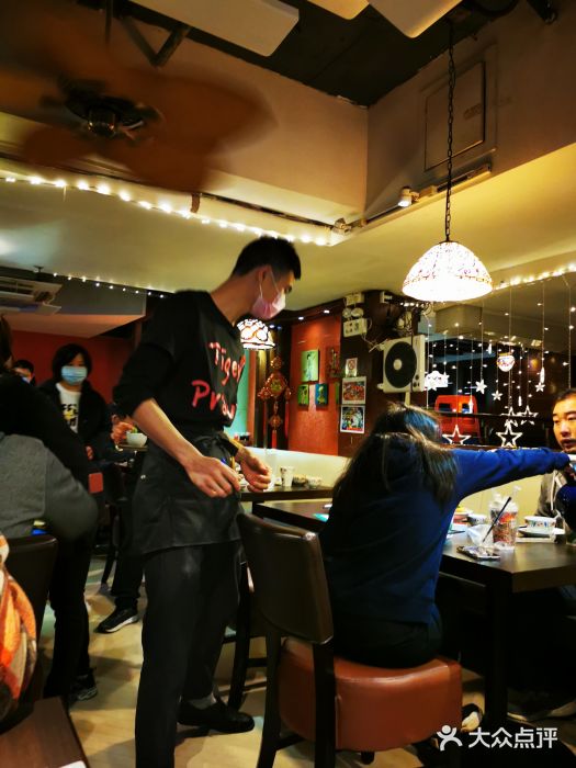 大头虾越式风味餐厅(光明广场店)大堂图片