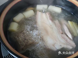 打卤面是北京吃法。很久很久没有自己做着吃了。偶尔去饭