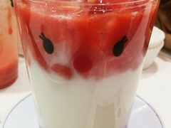 一点也不脏的草莓脏脏拿铁-巴黎贝甜(龙之梦购物中心虹口店)