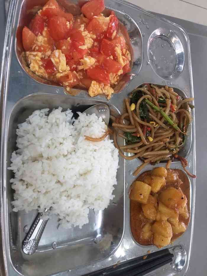 西南财经大学一粟堂-"[薄荷]环境: 食堂很大,基本不会出现没.