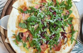 Italian Bacon Mushroom Bao Bing Pizza