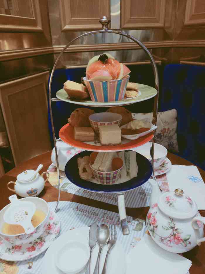 打分 190 /人 英国的朋友来上海带她一起喝了下午茶,茶的味道还可以