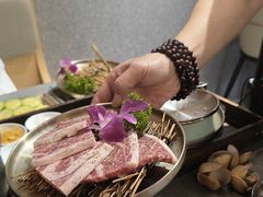 -围炉肉舍•炭烤活鳗•丹东海鲜烤肉(步行街店)