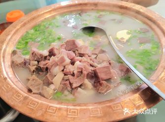 位置在万科城市之光商场对面，近美林地铁站
