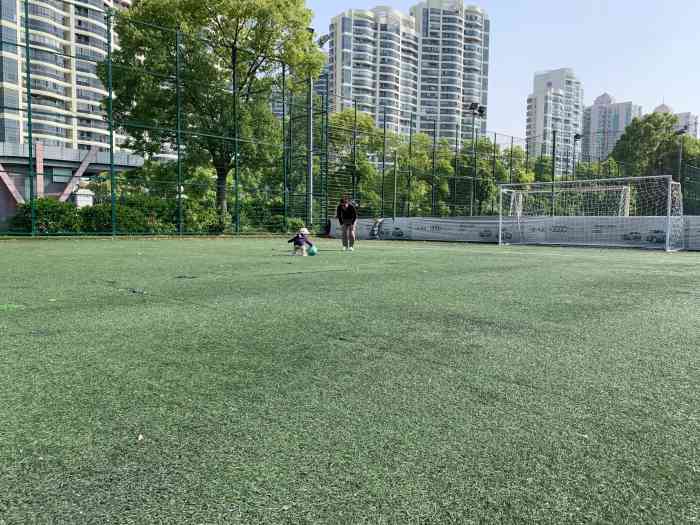 源深篮球公园-"有时间的时候就和朋友去这里打球,篮球我不.