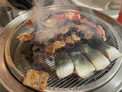 -围炉肉舍•炭烤活鳗•丹东海鲜烤肉(步行街店)