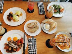 -ROAST coffee & eatery