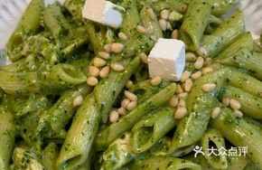 Chicken Mushroom Herb Sauce Fusilli