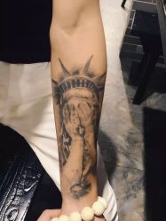 自由女神纹身恢复后-北京蚩尤刺青